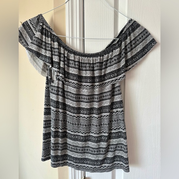 Very Pretty Tezenis Top-EUC - Picture 2 of 4